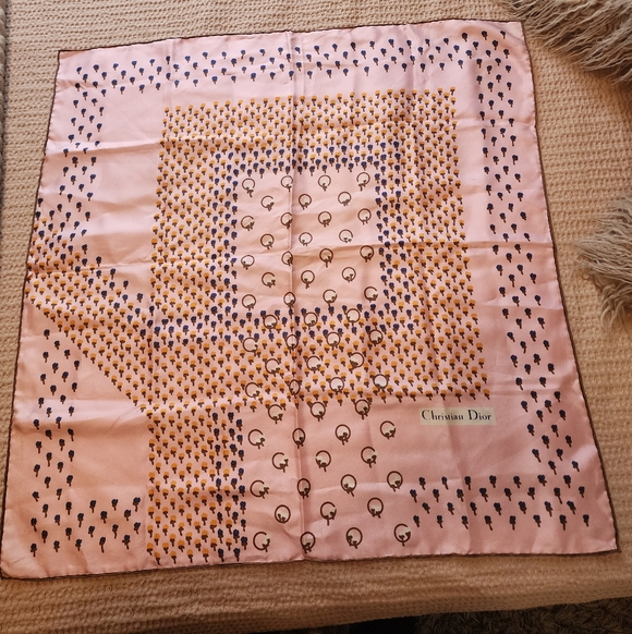 Silk Christian Dior 75 x 77 Approx Square Scarf Pink Floral Silk - Picture 2 of 6